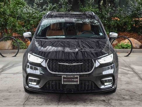 New 2026 Chrysler Pacifica Pinnacle w/ Trailer Tow Group FWD image 2