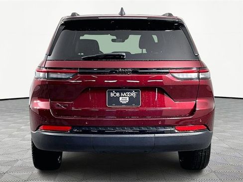 New 2025 Jeep Grand Cherokee Laredo image 5