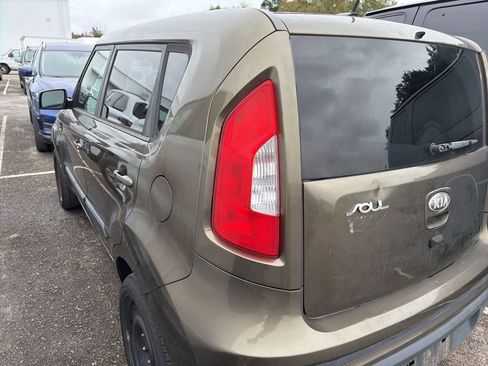 Used 2013 Kia Soul + w/ Audio Pkg image 10