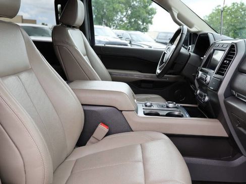 Used 2021 Ford Expedition XLT image 15