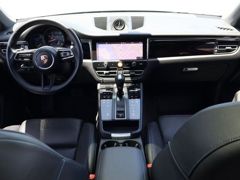 Certified 2025 Porsche Macan AWD/4WD image 21
