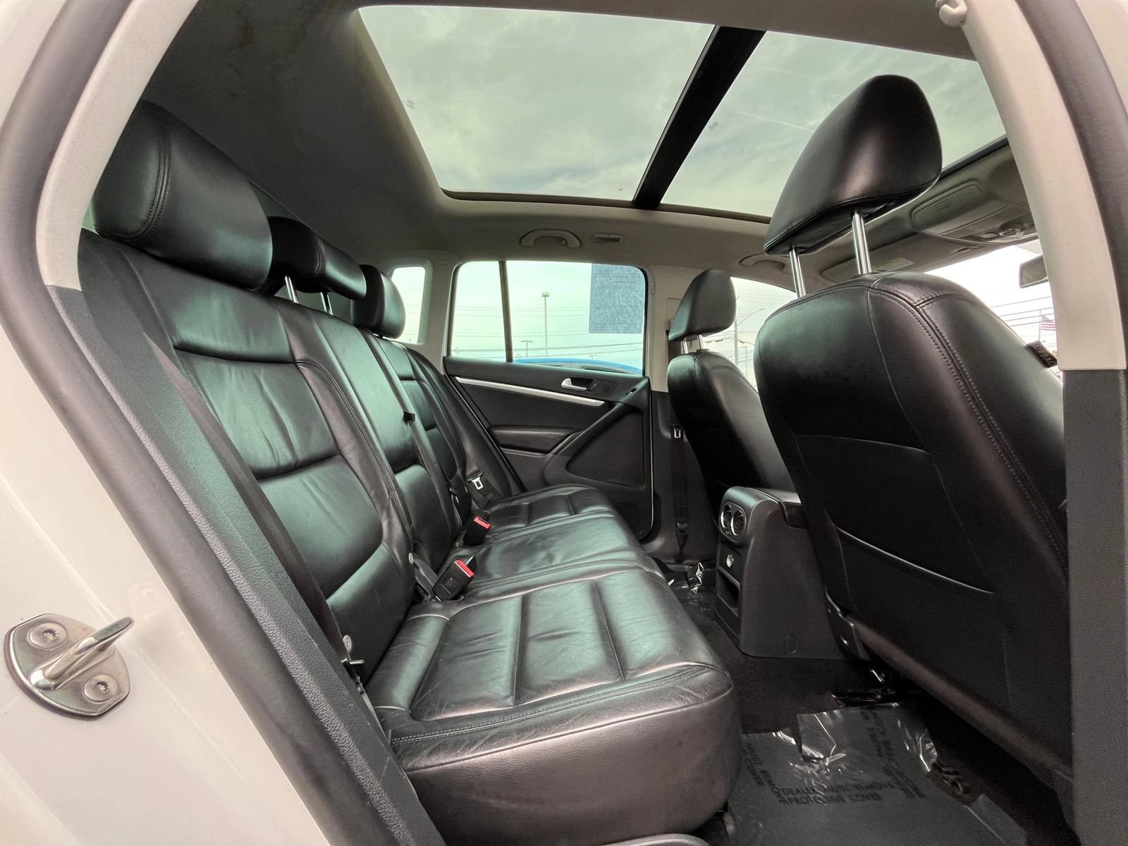 Used 2013 Volkswagen Tiguan SEL FWD image 32