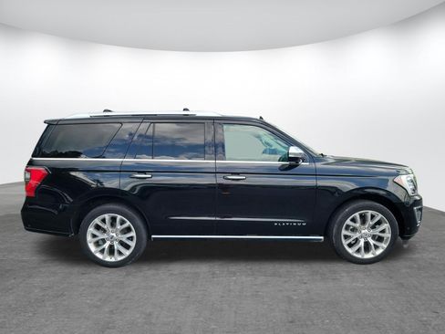 Used 2018 Ford Expedition Platinum RWD image 2