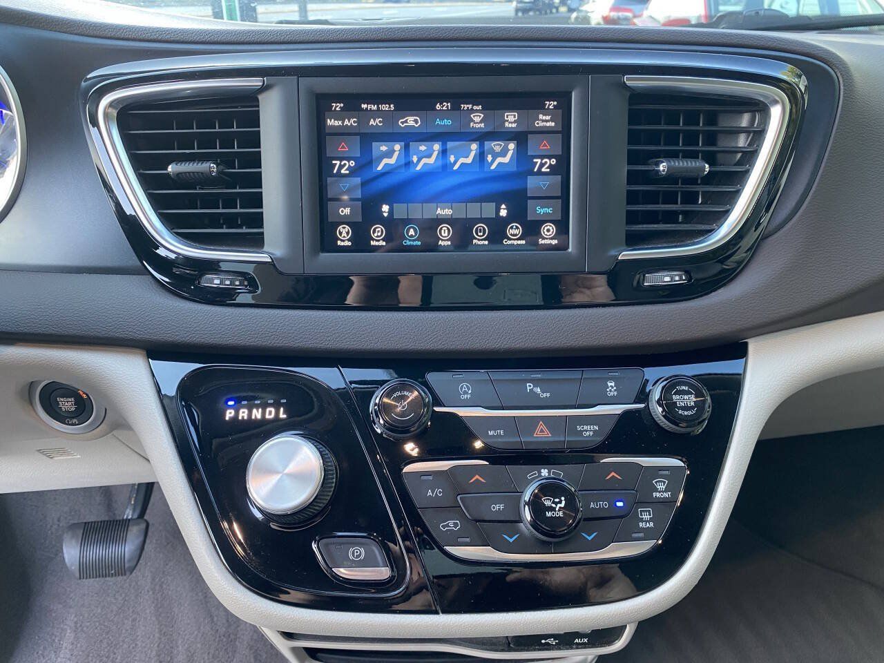 Used 2020 Chrysler Pacifica Touring FWD image 18
