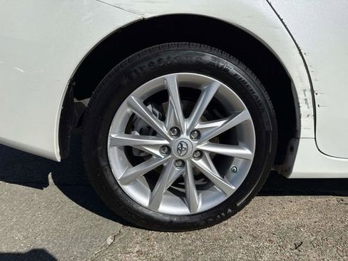 Used 2014 Toyota Prius V Five image 12