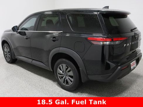 Used 2023 Nissan Pathfinder S image 9