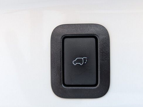 Used 2019 Toyota Highlander XLE FWD image 14