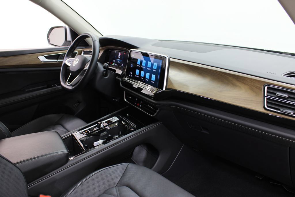 Used 2025 Volkswagen Atlas SE AWD/4WD image 25