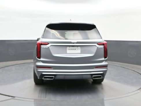 Used 2025 Cadillac XT6 Luxury FWD image 8