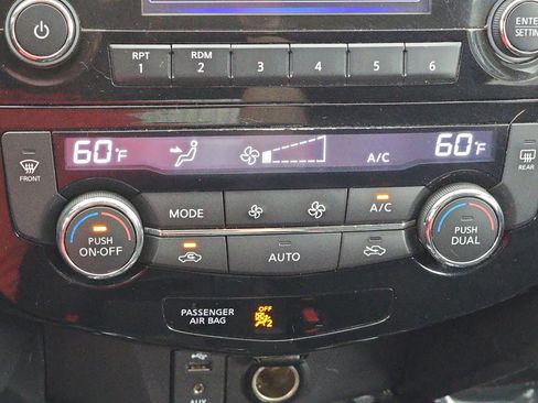 Used 2014 Nissan Rogue SV AWD/4WD image 22
