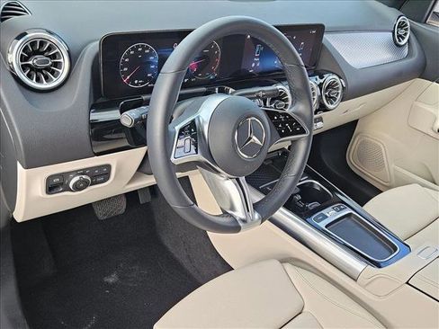 Used 2025 Mercedes-Benz GLA 250 image 10