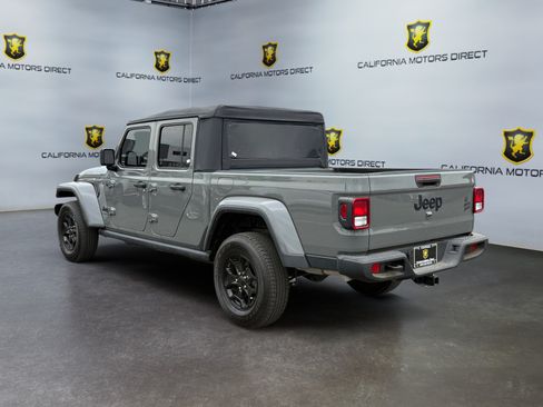 Used 2023 Jeep Gladiator Sport AWD/4WD image 3