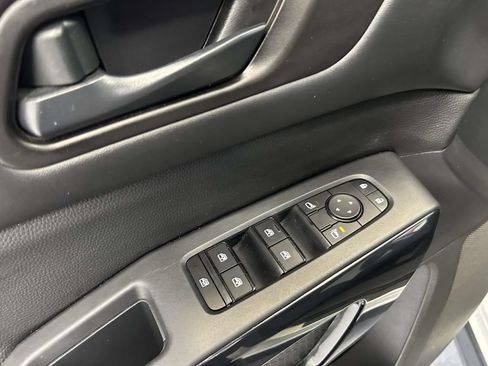 Used 2024 Nissan Pathfinder SV FWD image 18