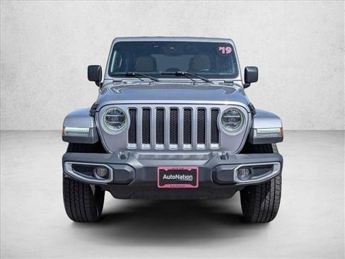 Used 2019 Jeep Wrangler Unlimited Sahara AWD/4WD image 2