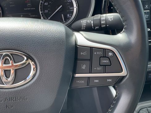 Used 2022 Toyota Highlander XSE image 15
