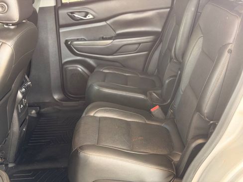 Used 2019 GMC Acadia SLT FWD image 17