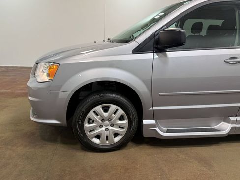 Used 2016 Dodge Grand Caravan SE w/ Quick Order Package 29E SE FWD image 44