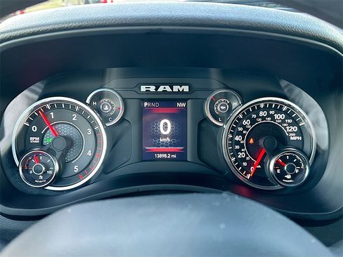 Used 2024 RAM 2500 Tradesman w/ Chrome Appearance Group image 12