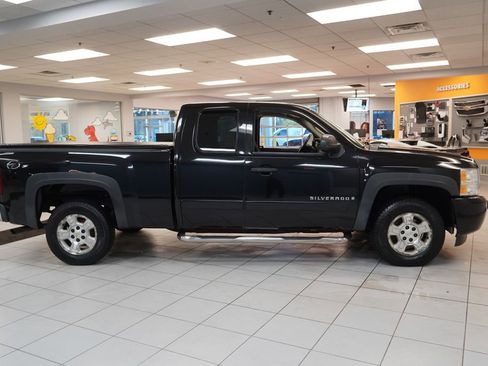 Used 2007 Chevrolet Silverado 1500 LT w/ Towing Package RWD image 11