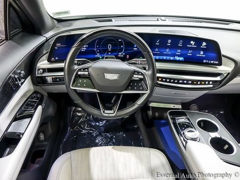 Certified 2024 Cadillac Lyriq Luxury AWD/4WD image 3