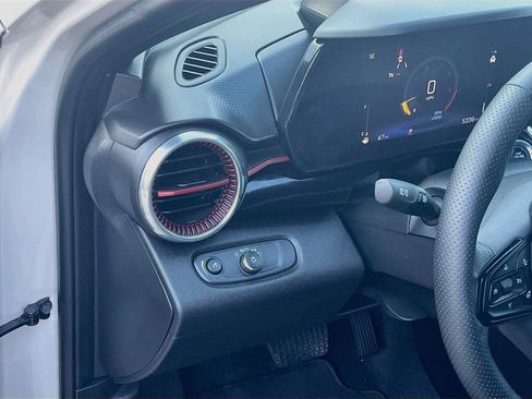 Used 2026 Chevrolet Trax RS w/ Sunroof Package FWD image 10