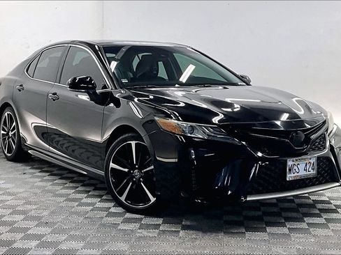 Used 2019 Toyota Camry XSE FWD image 11
