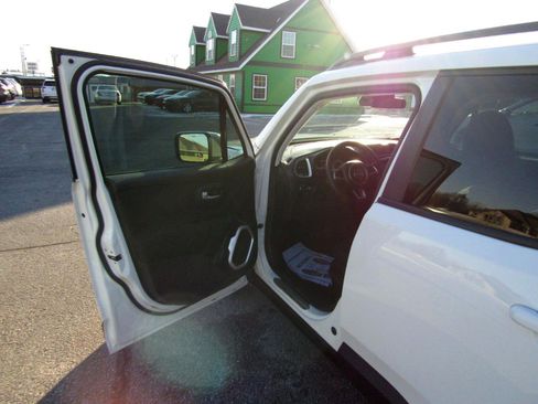 Used 2020 Jeep Renegade Latitude FWD image 15