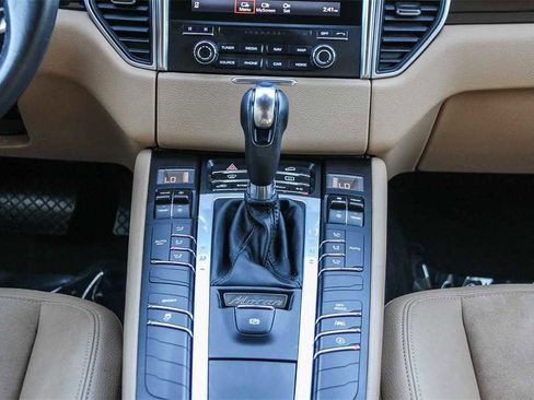 Used 2018 Porsche Macan image 13