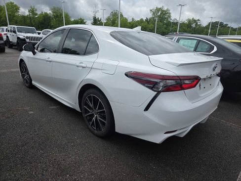 Used 2023 Toyota Camry SE w/ Convenience Package FWD image 5