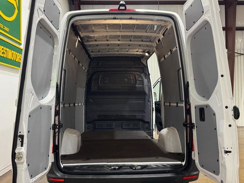Used 2025 Mercedes-Benz Sprinter 2500 image 28