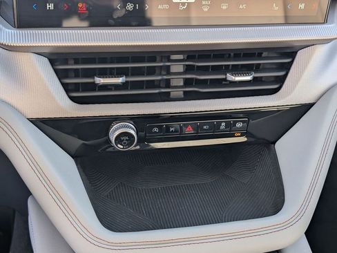 New 2025 Ford Explorer Active w/ Active Comfort Package image 40