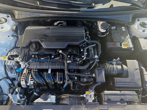 Used 2025 Hyundai Elantra SEL image 35