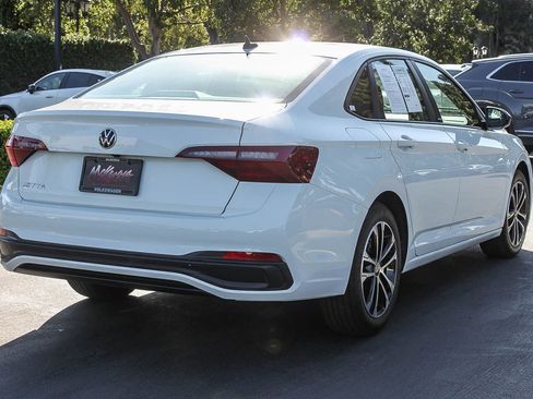 Used 2024 Volkswagen Jetta Sport image 6