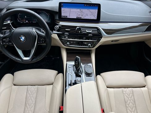 Used 2023 BMW 530i w/ Premium Package RWD image 12
