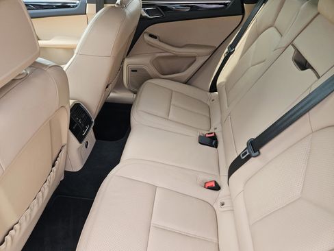 Certified 2026 Porsche Macan image 28