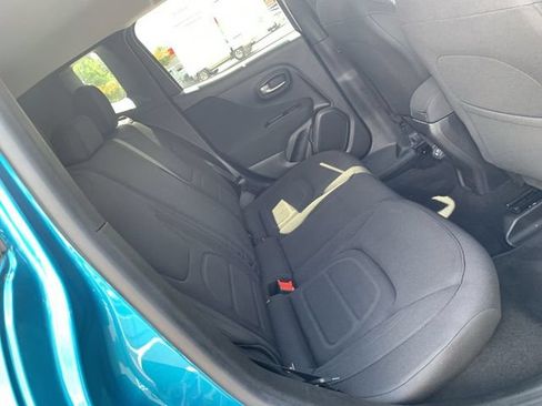 Used 2019 Jeep Renegade Latitude FWD image 12
