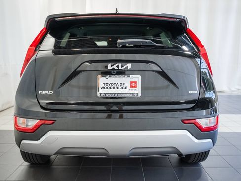 Used 2024 Kia Niro LX FWD image 5
