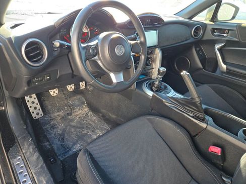 Used 2017 Toyota 86 image 37