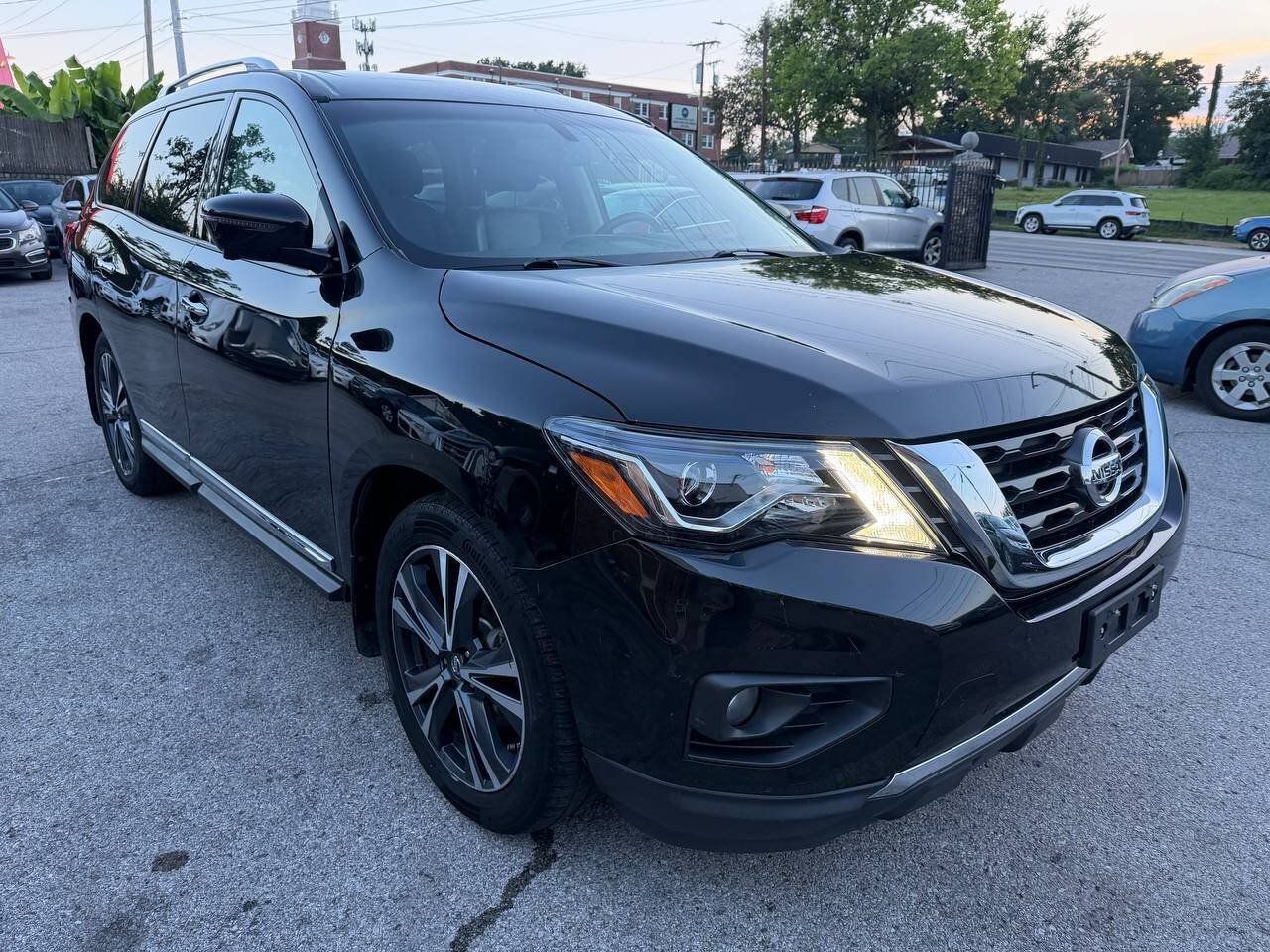 Used 2017 Nissan Pathfinder SL FWD image 7