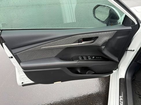 Used 2025 Toyota Camry XLE image 9