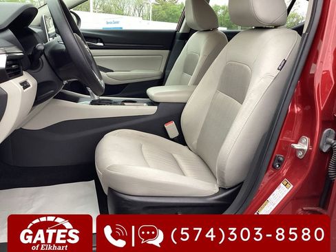 Used 2025 Nissan Altima 2.5 SV FWD image 11