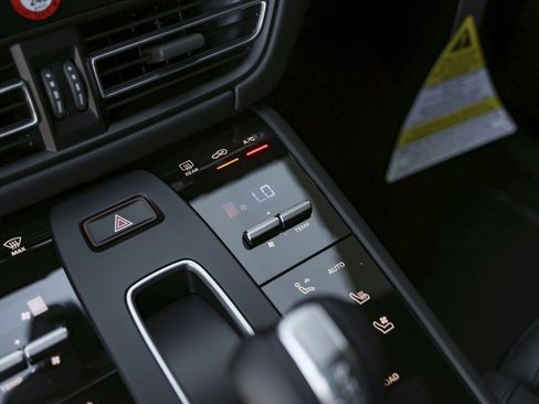 New 2025 Porsche Macan image 26