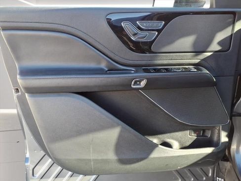 Used 2023 Lincoln Aviator AWD image 12