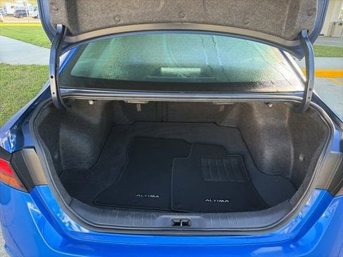 Used 2025 Nissan Altima 2.5 SV image 15