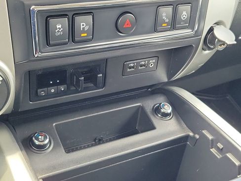 Used 2019 Nissan Titan PRO-4X w/ Pro-4x Convenience Package AWD/4WD image 32