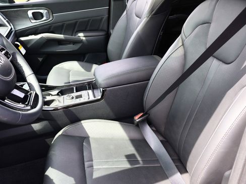 Used 2024 Kia Sorento SX image 18