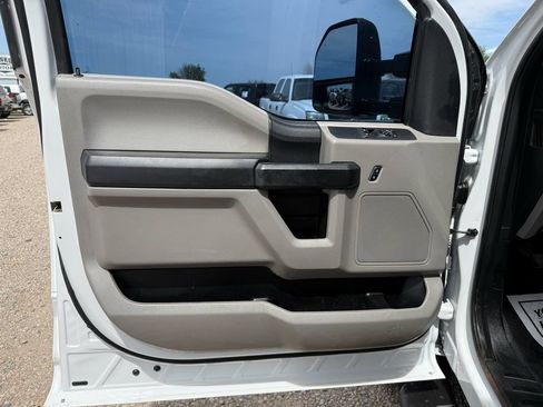Used 2018 Ford F550 4x4 Regular Cab Super Duty image 19