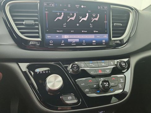 New 2026 Chrysler Voyager LX image 26