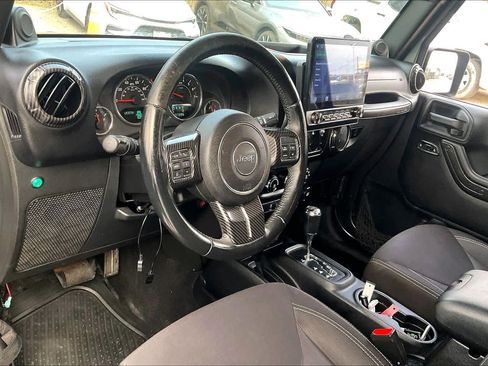 Used 2014 Jeep Wrangler Unlimited Sahara w/ Connectivity Group image 18