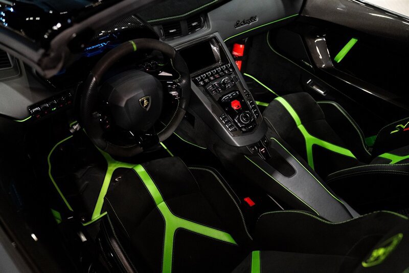 Used 2020 Lamborghini Aventador SVJ AWD/4WD image 14